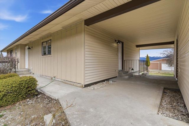 5621 S Conklin Rd, Greenacres, WA 99016