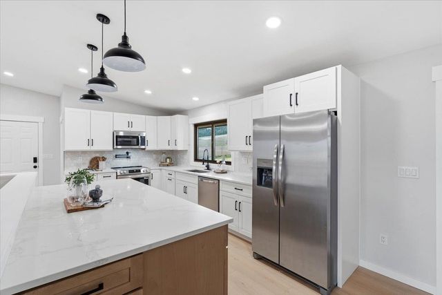 5621 S Conklin Rd, Greenacres, WA 99016