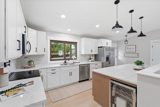 5621 S Conklin Rd, Greenacres, WA 99016