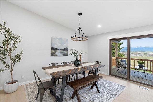 5621 S Conklin Rd, Greenacres, WA 99016