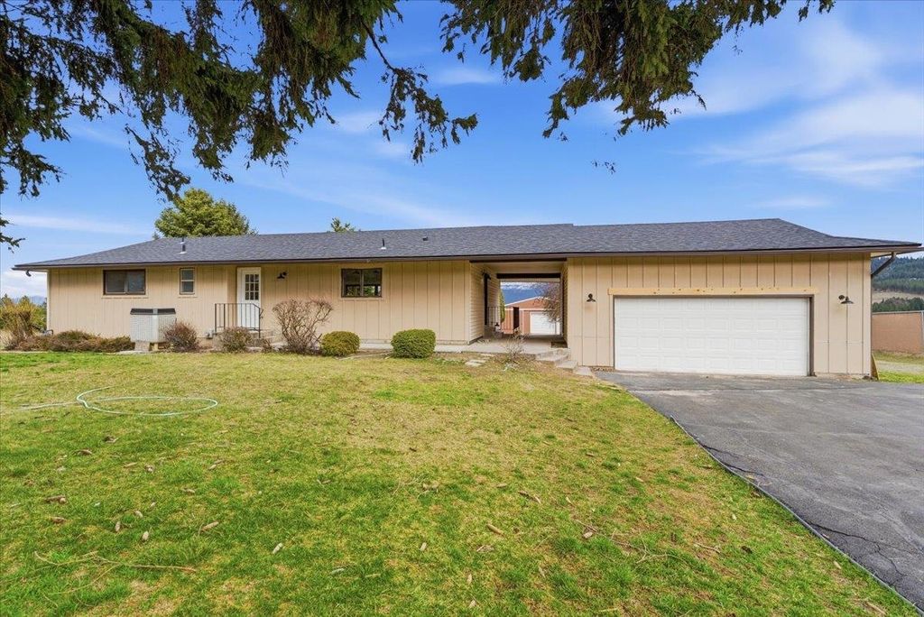 5621 S Conklin Rd, Greenacres, WA 99016