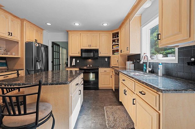 3611 ROYAL OAKS COURT, Suamico, WI 54173