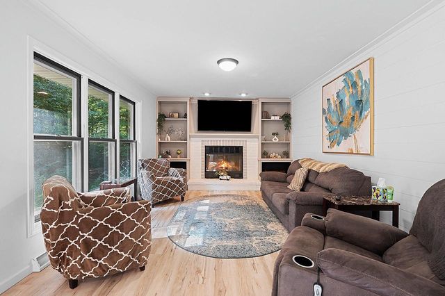 3611 ROYAL OAKS COURT, Suamico, WI 54173
