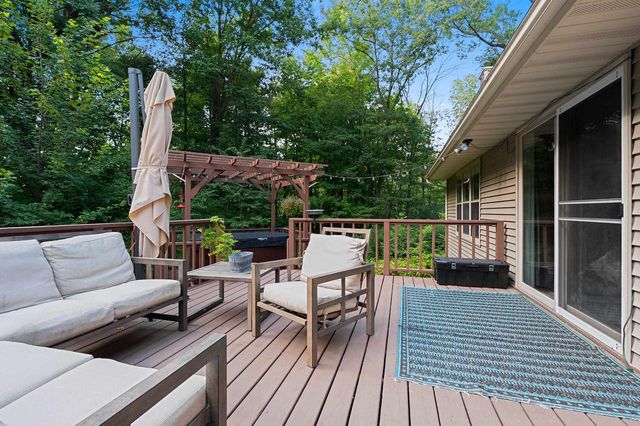 3611 ROYAL OAKS COURT, Suamico, WI 54173
