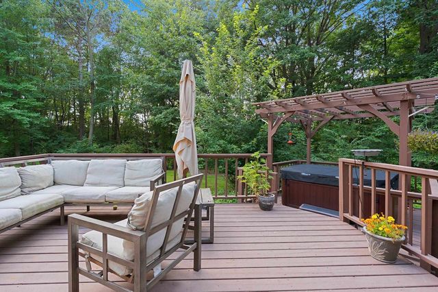 3611 ROYAL OAKS COURT, Suamico, WI 54173
