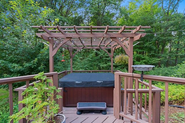 3611 ROYAL OAKS COURT, Suamico, WI 54173