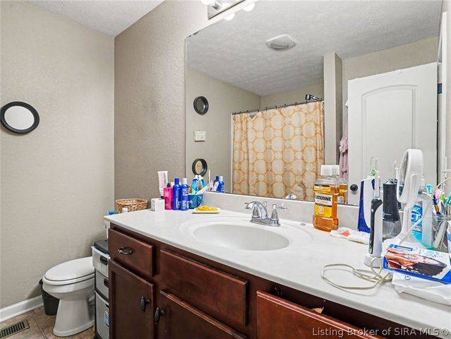 1704 Sydney Circle, Jeffersonville, IN 47130
