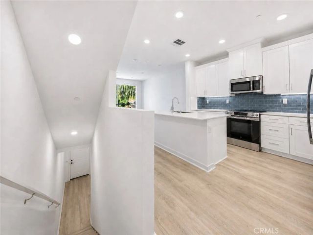 9425 N Sepulveda Boulevard 4, North Hills, CA 91343