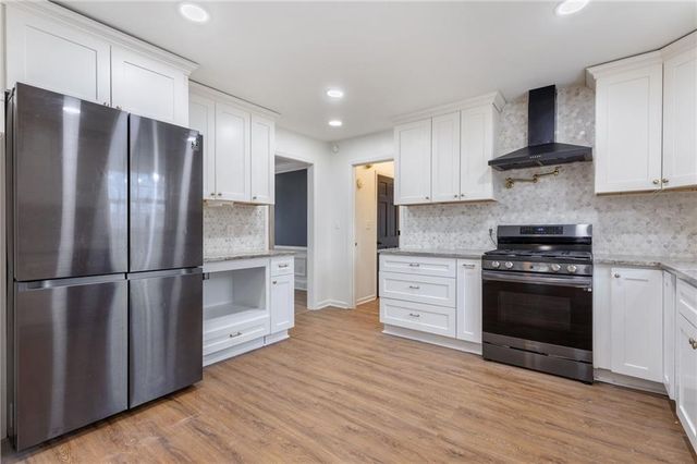 808 Valbrook Court SW, Lilburn, GA 30047