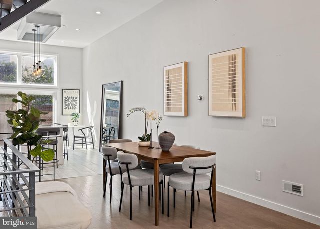 2106 SPRING ST, Philadelphia, PA 19103