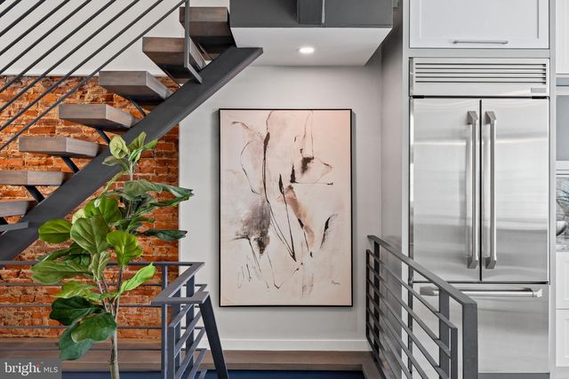 2106 SPRING ST, Philadelphia, PA 19103