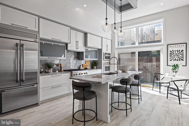 2106 SPRING ST, Philadelphia, PA 19103