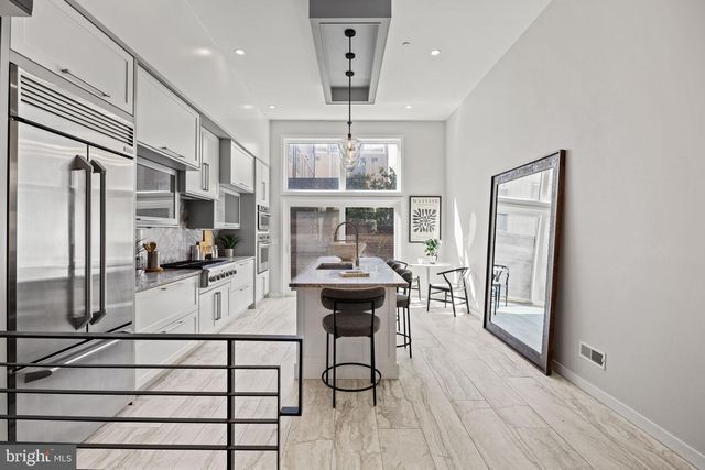 2106 SPRING ST, Philadelphia, PA 19103