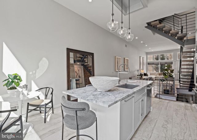 2106 SPRING ST, Philadelphia, PA 19103