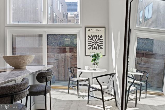 2106 SPRING ST, Philadelphia, PA 19103