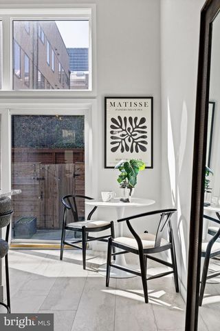 2106 SPRING ST, Philadelphia, PA 19103