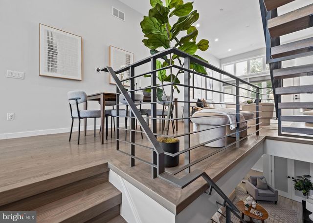 2106 SPRING ST, Philadelphia, PA 19103