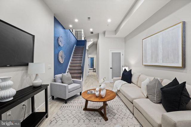 2106 SPRING ST, Philadelphia, PA 19103