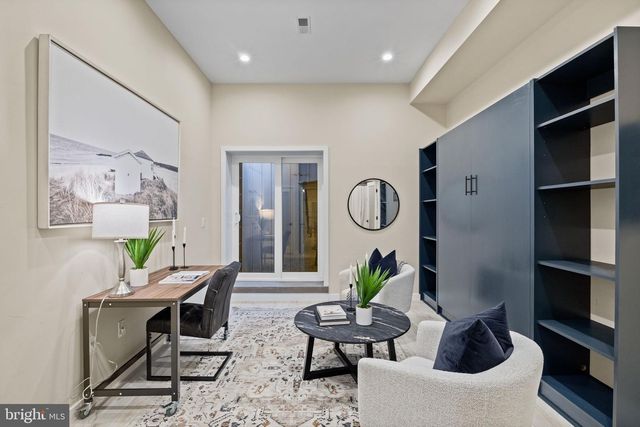 2106 SPRING ST, Philadelphia, PA 19103