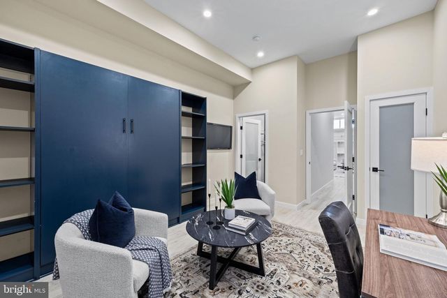 2106 SPRING ST, Philadelphia, PA 19103