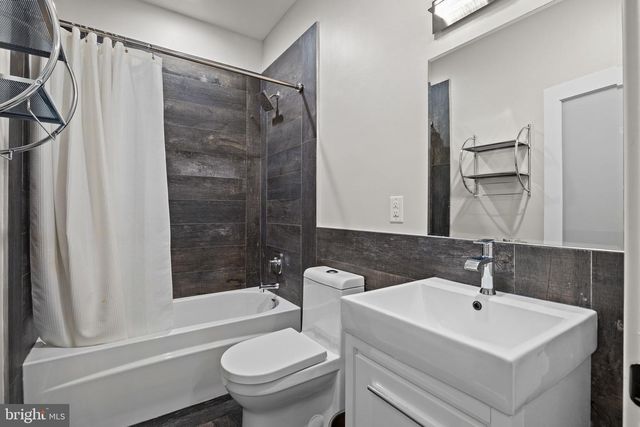 2106 SPRING ST, Philadelphia, PA 19103