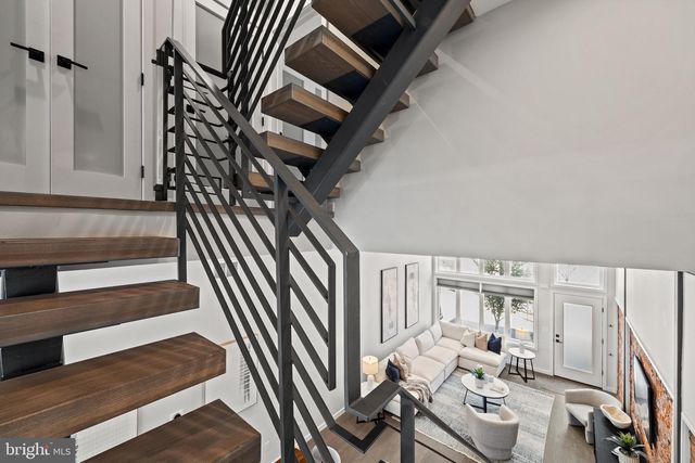 2106 SPRING ST, Philadelphia, PA 19103