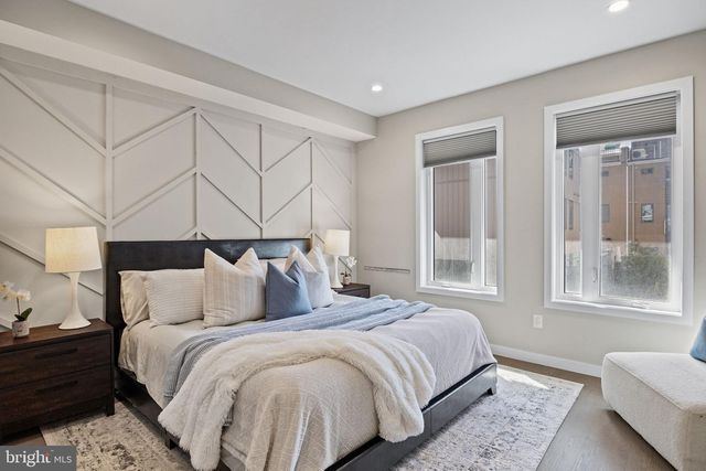 2106 SPRING ST, Philadelphia, PA 19103