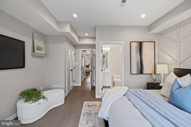 2106 SPRING ST, Philadelphia, PA 19103