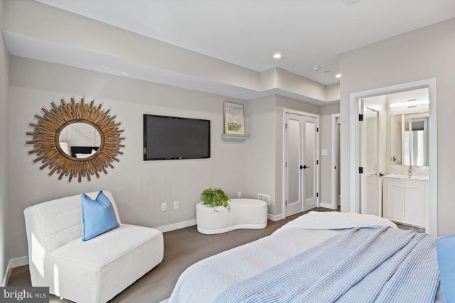 2106 SPRING ST, Philadelphia, PA 19103