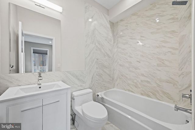 2106 SPRING ST, Philadelphia, PA 19103