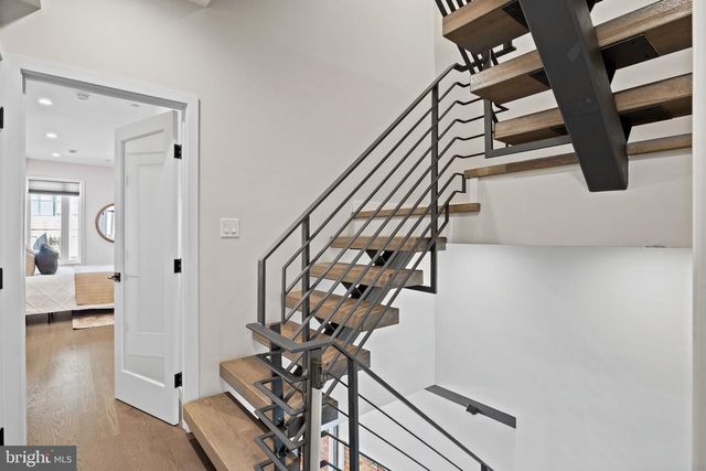 2106 SPRING ST, Philadelphia, PA 19103