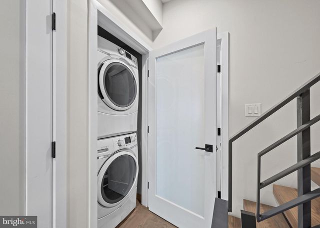 2106 SPRING ST, Philadelphia, PA 19103