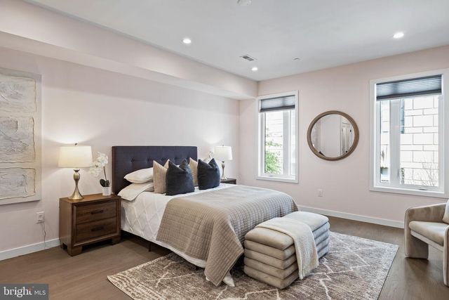 2106 SPRING ST, Philadelphia, PA 19103