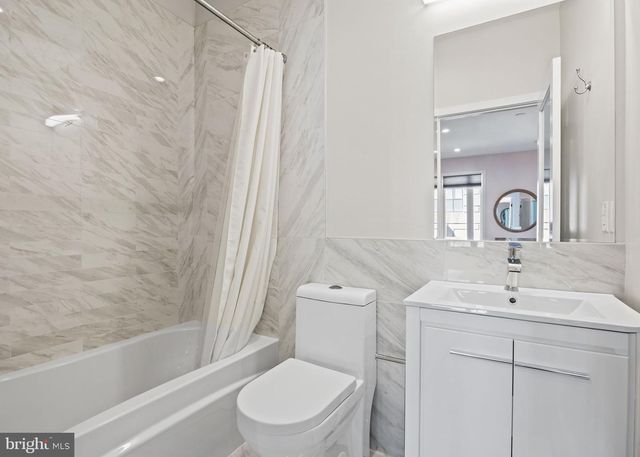 2106 SPRING ST, Philadelphia, PA 19103