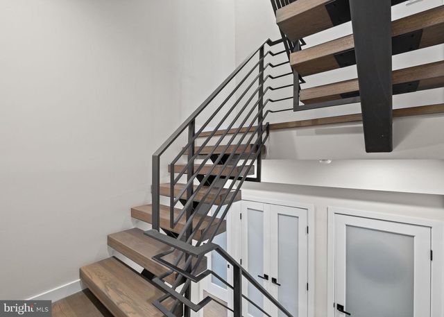 2106 SPRING ST, Philadelphia, PA 19103