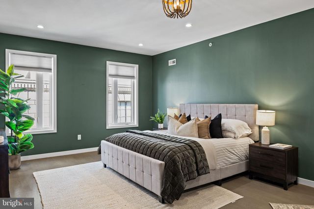 2106 SPRING ST, Philadelphia, PA 19103