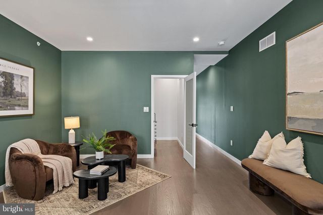 2106 SPRING ST, Philadelphia, PA 19103