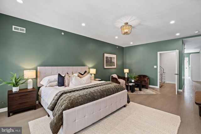 2106 SPRING ST, Philadelphia, PA 19103