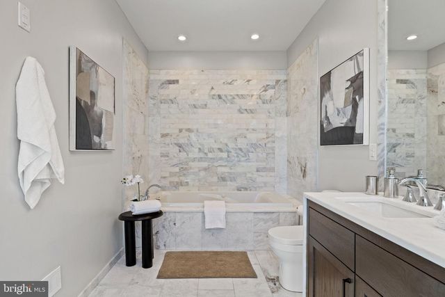 2106 SPRING ST, Philadelphia, PA 19103