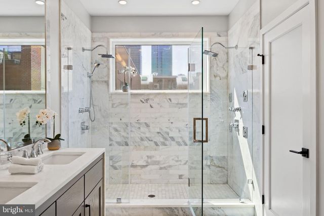 2106 SPRING ST, Philadelphia, PA 19103