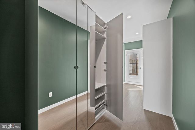 2106 SPRING ST, Philadelphia, PA 19103