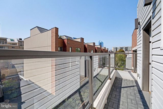 2106 SPRING ST, Philadelphia, PA 19103