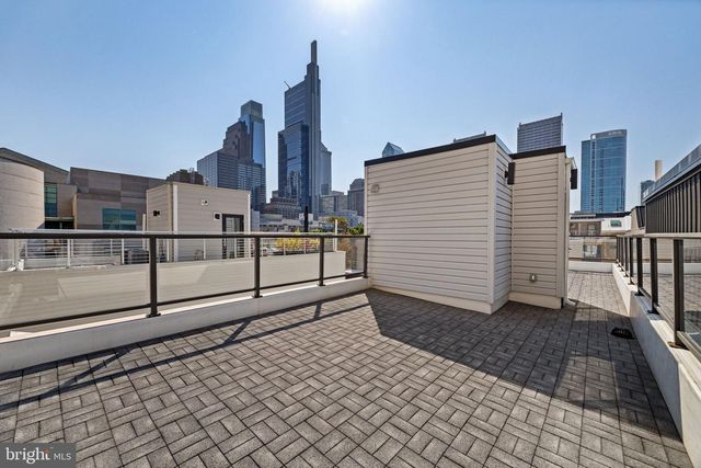 2106 SPRING ST, Philadelphia, PA 19103