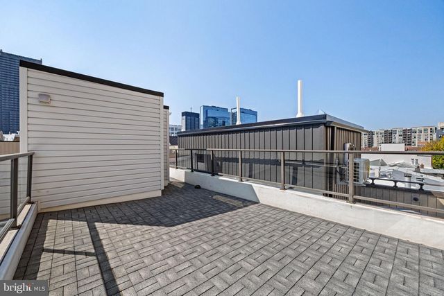 2106 SPRING ST, Philadelphia, PA 19103