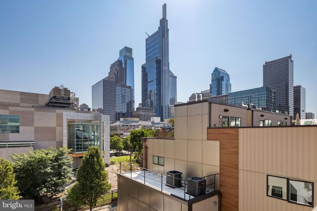 2106 SPRING ST, Philadelphia, PA 19103