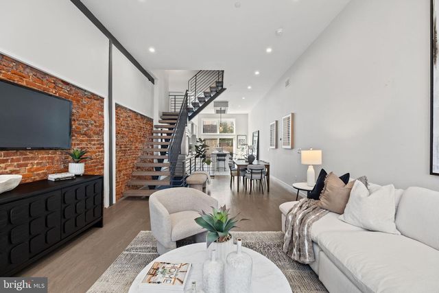 2106 SPRING ST, Philadelphia, PA 19103