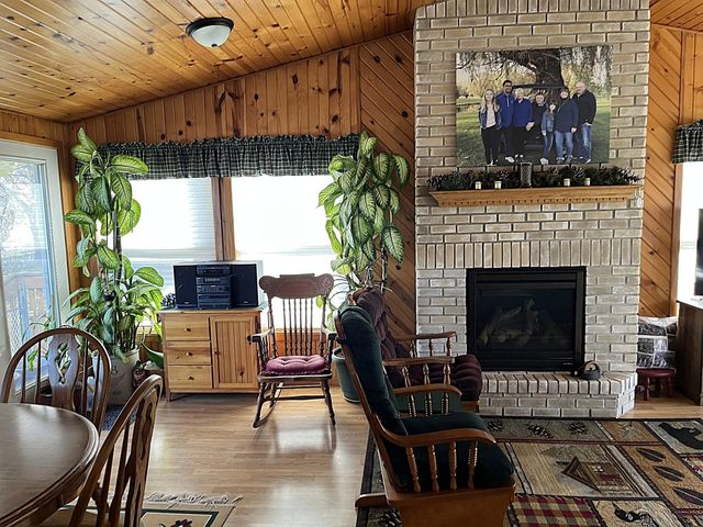 335 E Sorenson Avenue, Appleton, MN 56208