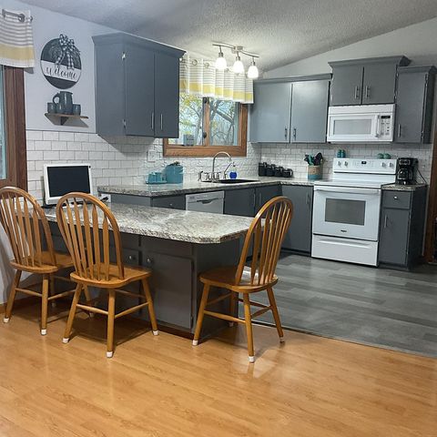 335 E Sorenson Avenue, Appleton, MN 56208