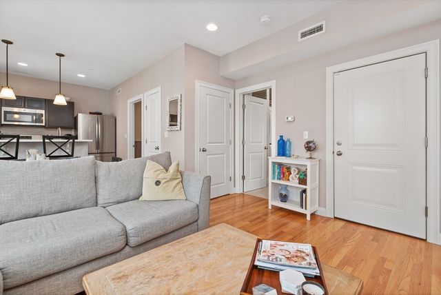 236 E 2, Boston, MA 02127