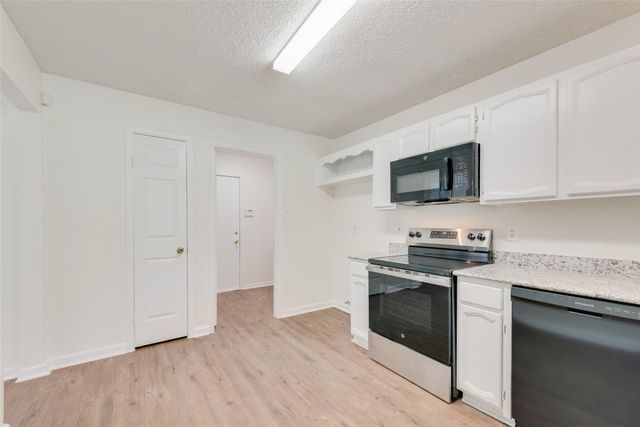 148 High Pointe Lane, Cedar Hill, TX 75104